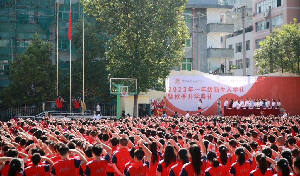 黔江区小学领导团队，引领未来教育的新力量